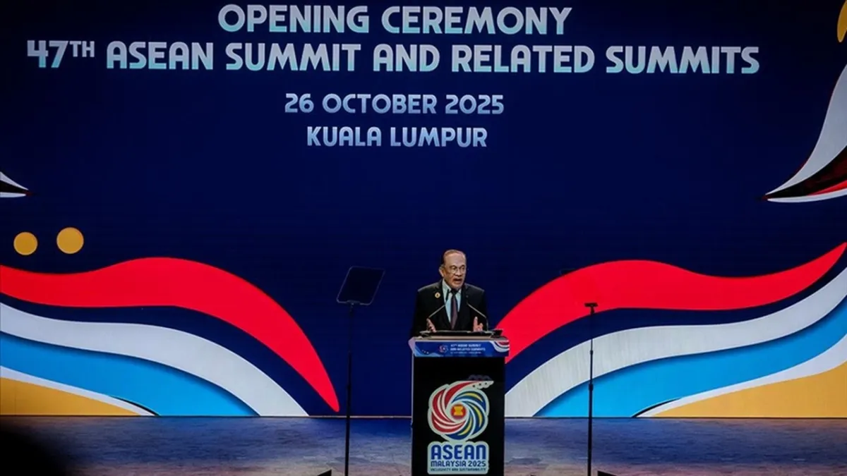 7. ASEAN Zirvesi başladı: Ev sahibi Malezya! haberinin görseli