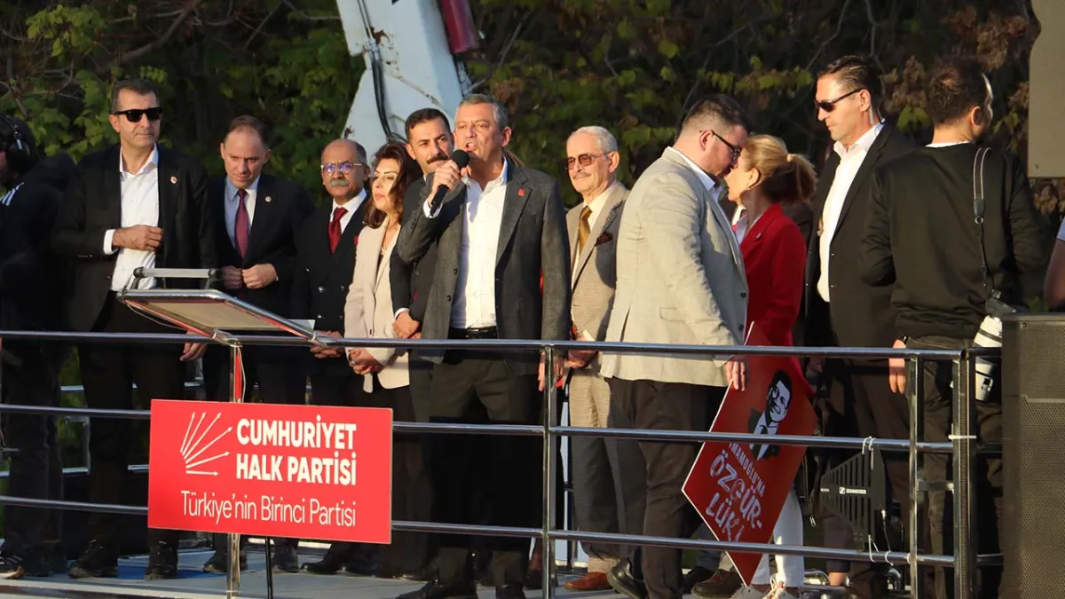 CHP Genel Başkanı Özgür Özel: Yasaksız Türkiye, vizesiz Avrupa geliyor haberinin görseli