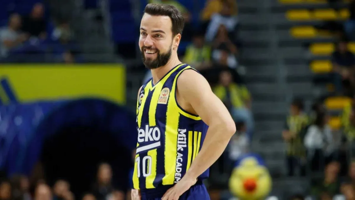 Fenerbahçe Beko Kaptanı Melih Mahmutoğlu'na alkolden ceza haberinin görseli