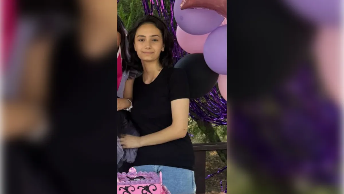 Hiranur toprağa verildi: Acılı anne baba ayakta durmakta güçlük çekti haberinin görseli