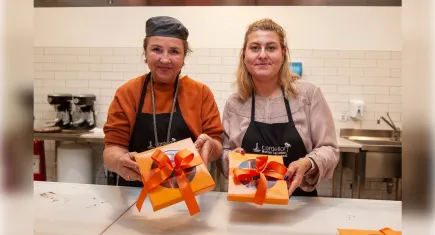 Karşıyaka’da lösemili çocuklara tatlı sürpriz