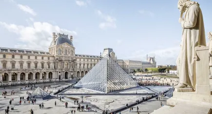 Louvre Müzesi'ndeki bazı mücevherler merkez bankasına taşındı