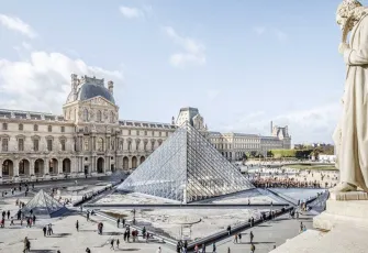 Louvre Müzesi'ndeki bazı mücevherler merkez bankasına taşındı