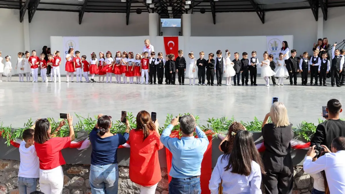 Bucalı miniklerden duygu dolu 29 Ekim kutlaması haberinin görseli