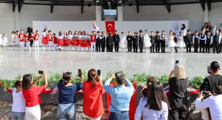 Bucalı miniklerden duygu dolu 29 Ekim kutlaması