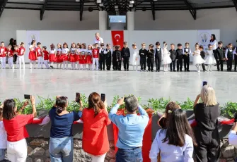Bucalı miniklerden duygu dolu 29 Ekim kutlaması