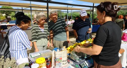 Efes Tarlası Üretici Pazarı’na yoğun ilgi