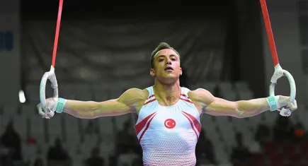 Ege Üniversitesi mezunu Adem Asil, Dünya Şampiyonası’nda gümüş madalya kazandı