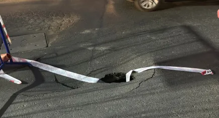 İstanbul Kağıthane’de ana cadde çöktü