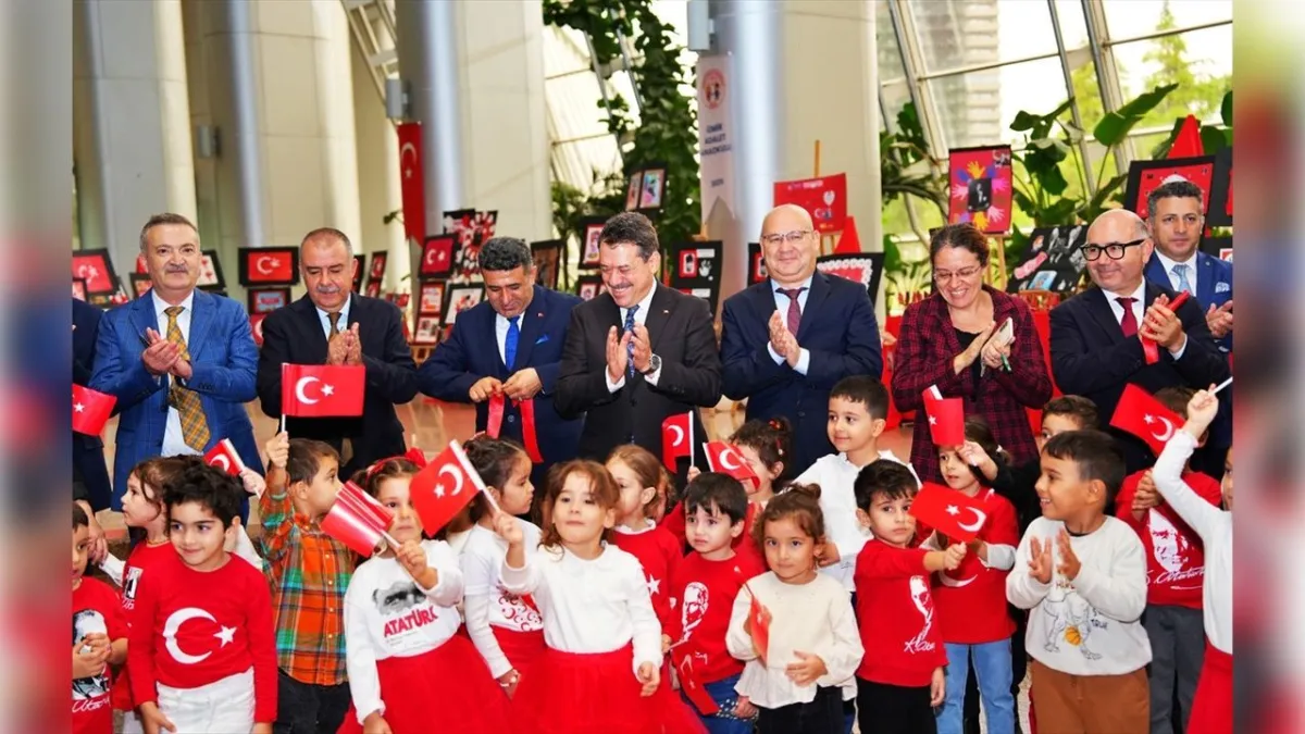 İzmir’de minik ellerden Cumhuriyet Bayramı’na özel sergi haberinin görseli