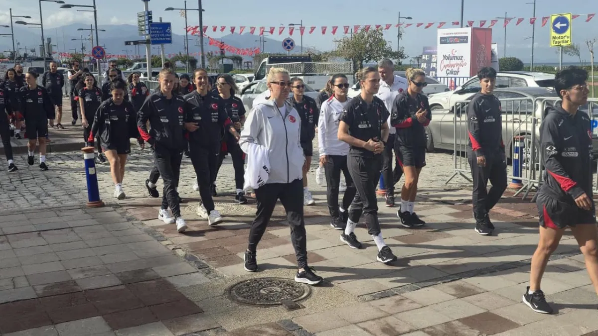 Kadın Milli Takımımızdan Kordon yürüyüşü haberinin görseli