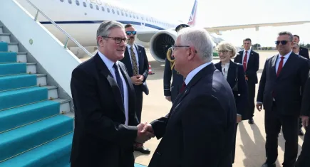 Stratejik zirve başladı: İngiltere Başbakanı Starmer'dan kritik Türkiye ziyareti ve askeri karşılama!