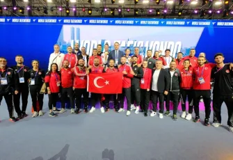 Tarihi çifte zafer! Tekvandoda Emine Göğebakan ve Nafia Kuş Aydın dünya şampiyonu!