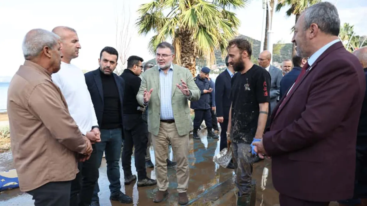 AK Partili Saygılı selden etkilenen Foça’da: Devletimiz hiçbir vatandaşını mağdur etmez haberinin görseli