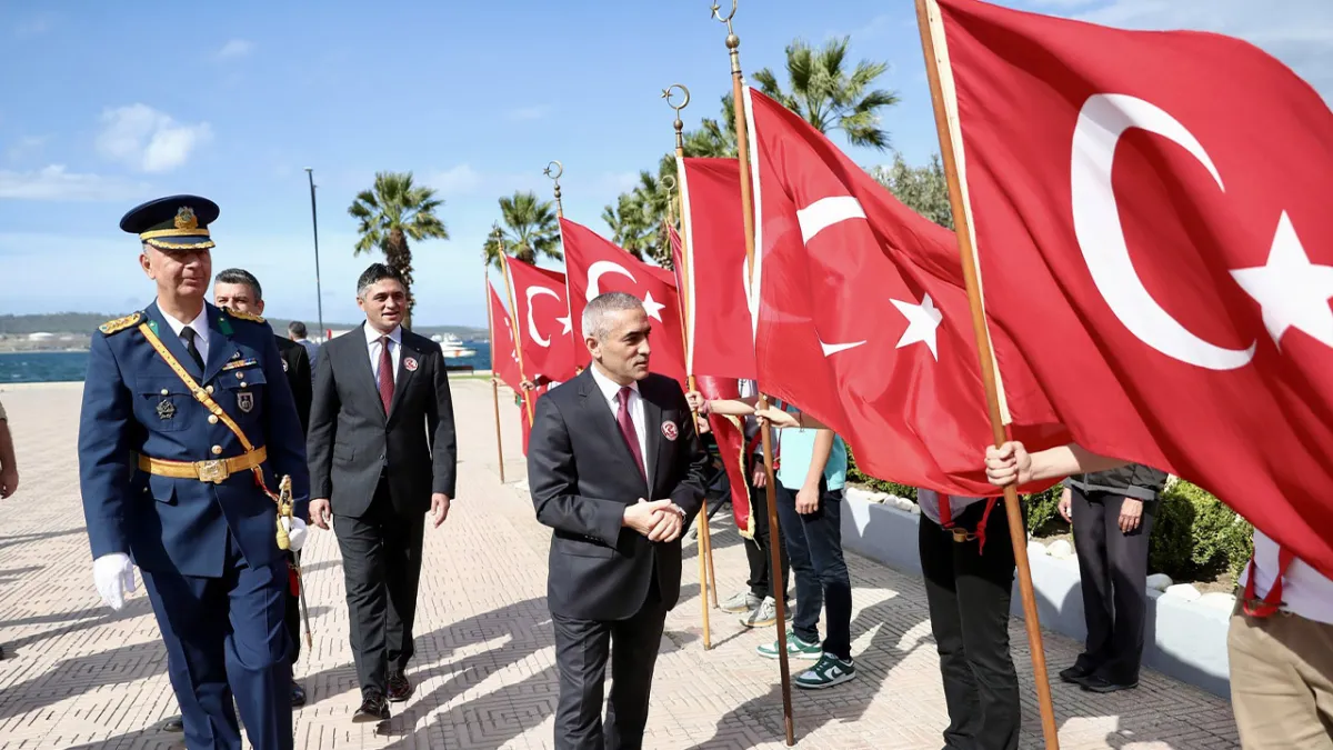 Aliağa’da cumhuriyet coşkusu meydanlara taştı haberinin görseli