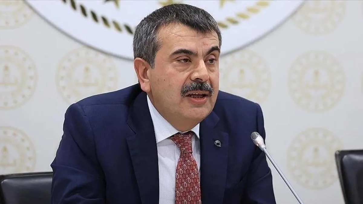 Bakan Tekin'den okullardaki Erdoğan posterlerine ilişkin açıklama haberinin görseli