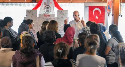 Bornova’da 29 Ekim’e özel kültür gezisi: Çocuklar ve kadınlar Cumhuriyet ruhu ile Belkahve’de buluştu