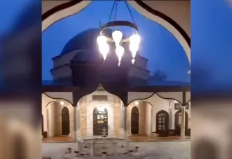 Bursa’da Tarihi Emirsultan Camii’nin Kubbesine Yıldırım Düştü