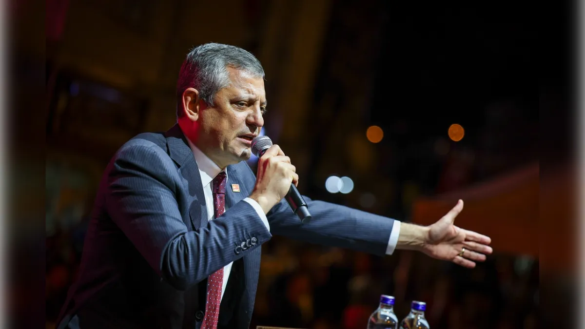 CHP Genel Başkanı Özgür Özel: Atatürk’ün Partisinden Ne Ajan Çıkar Ne de Milletin Aleyhine Bir Şey Yapılır haberinin görseli