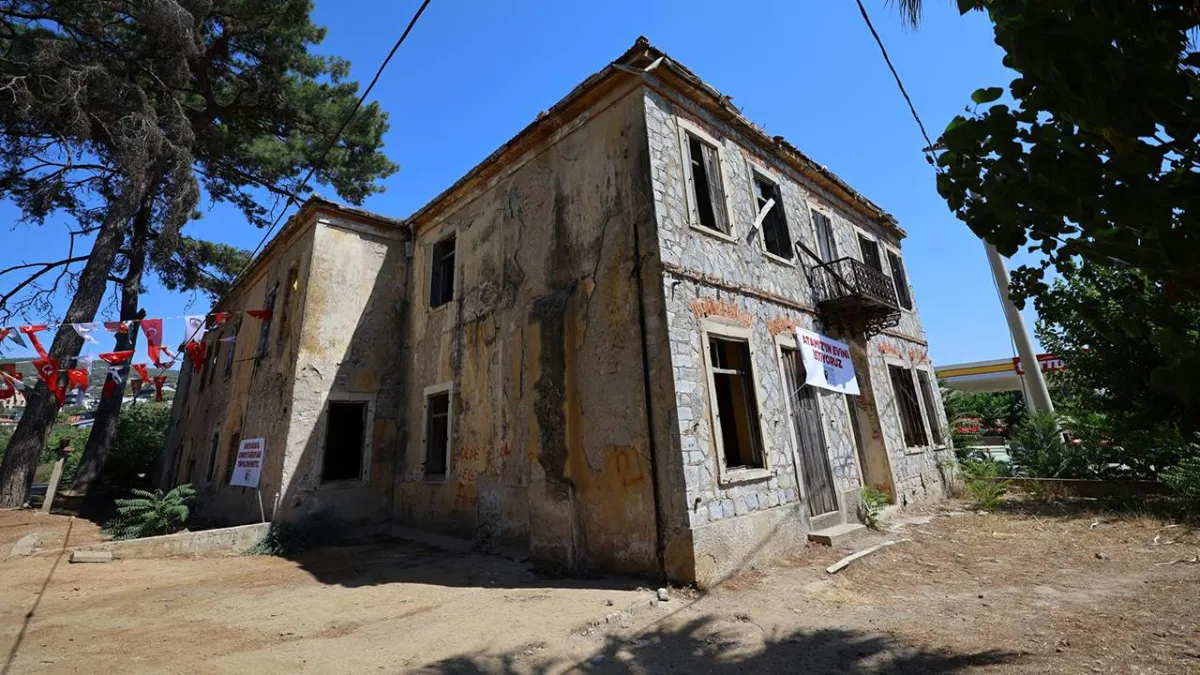 Efes Selçuk’ta Atatürk’ün ziyareti yapay zekayla canlandırıldı haberinin görseli