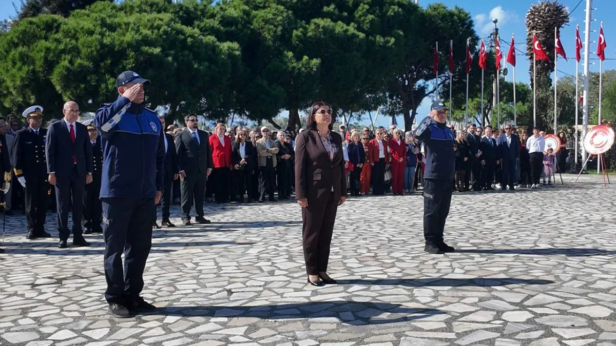 Foça’da cumhuriyetin 102. yılı coşkuyla başladı haberinin görseli