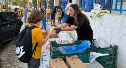 Güzelbahçe Belediyesi’nden öğrencilere süt ve simit desteği