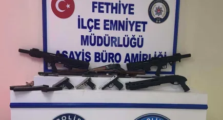 İş yeri önüne bırakılan çantadan cephanelik çıktı