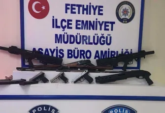 İş yeri önüne bırakılan çantadan cephanelik çıktı