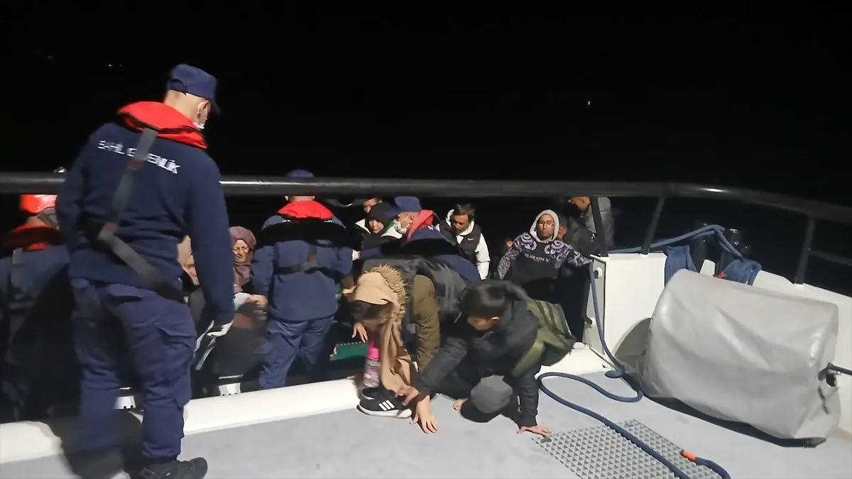 İzmir haber: Aliağa ve Çeşme ilçelerinde çok sayıda göçmen kurtarıldı haberinin görseli