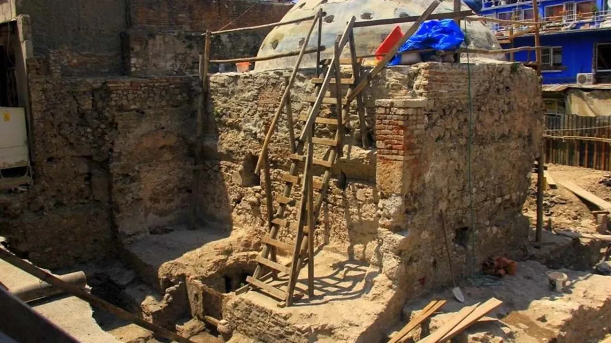 Konak’ta Tarihi Kıllıoğlu Hamamı sanatla canlanıyor haberinin görseli