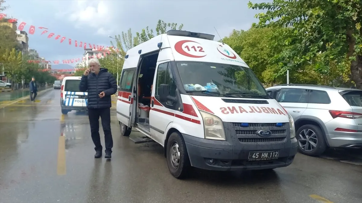 Manisa'da kavga: 1 kişi sırtından bıçaklandı haberinin görseli