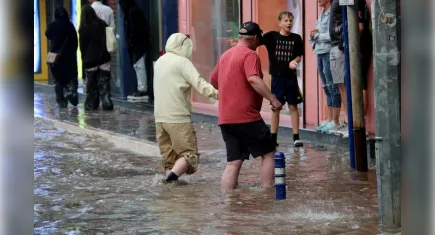 Muğla'da sağanak hayatı felç etti