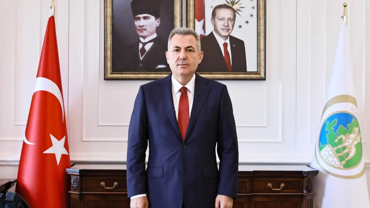 Vali Elban’dan 29 Ekim mesajı: Cumhuriyet, özgürlüğün ve eşitliğin teminatıdır haberinin görseli