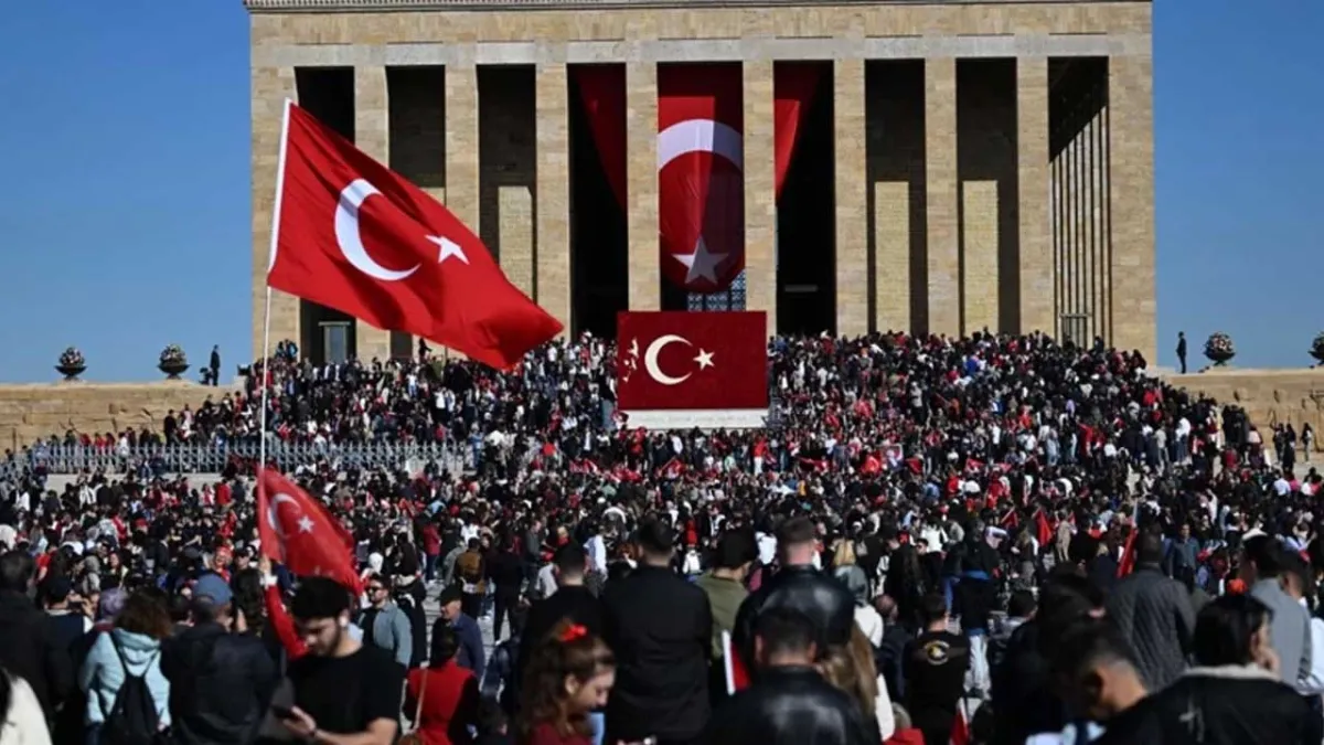 29 Ekim Cumhuriyet Bayramı'nda millet Ata'sına koştu! haberinin görseli