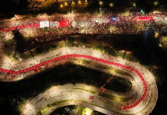 Antalya’da Cumhuriyet’in 102’nci yılı coşkusu: Binlerce kişi Fener Alayı’nda buluştu
