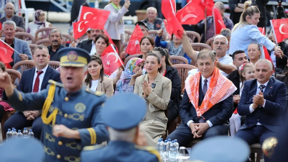 Başkan Sengel'den 29 Ekim mesajı: "Bugün burada olmam cumhuriyet devrimlerinin eseri!" haberinin görseli