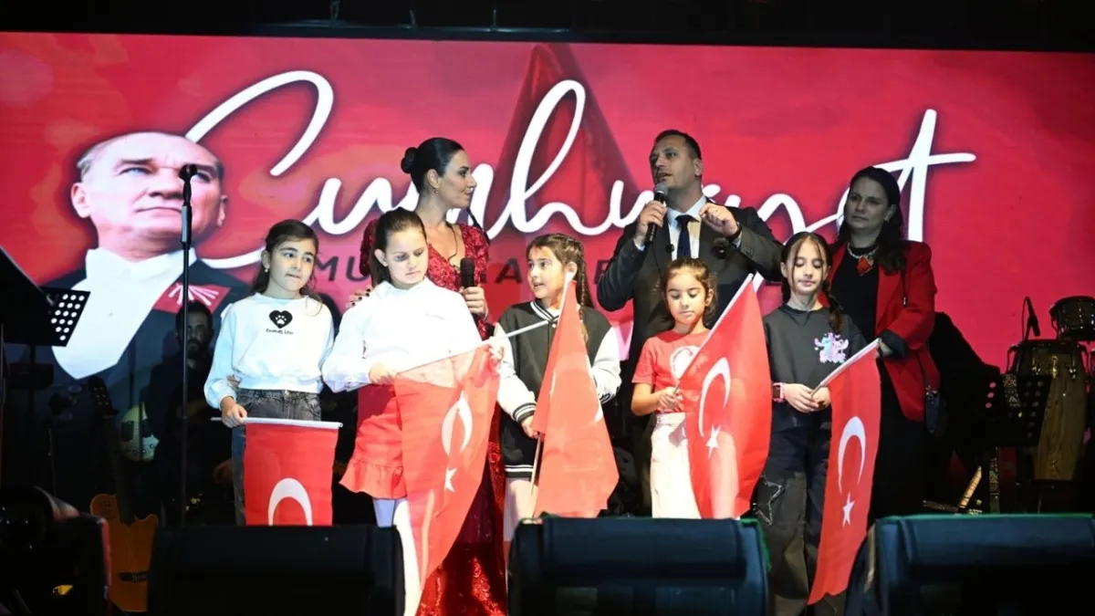 Bornova'da Cumhuriyet coşkusu zirve yaptı! O sözler gündem oldu... haberinin görseli