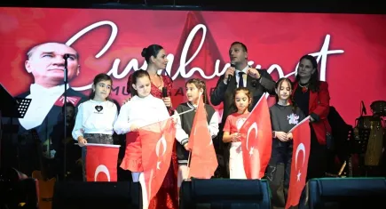 Bornova'da Cumhuriyet coşkusu zirve yaptı! O sözler gündem oldu...