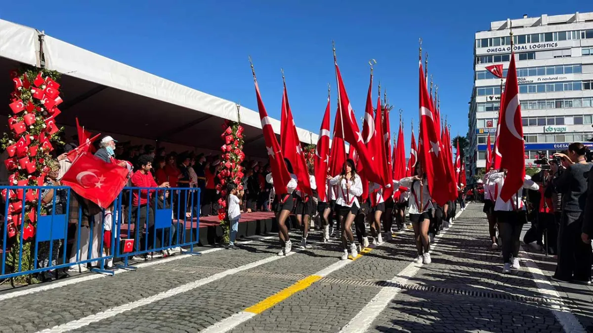 Cumhuriyet Bayramı İzmir'de coşkuyla kutlandı haberinin görseli