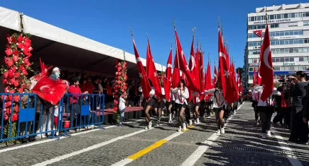 Cumhuriyet Bayramı İzmir'de coşkuyla kutlandı