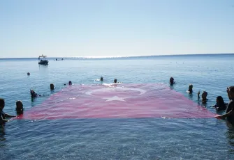 Cumhuriyet’in 102’nci yılı Antalya’da deniz altında kutlandı
