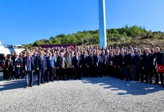 Dev bayrakla 102. Yıl coşkusu: İEÜ'nün yükselen geleceğine Cumhuriyet imzası!