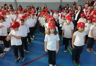 Foça'da coşku dorukta! Cumhuriyet'in 102. yılı kutlamalarına denizden 'sevgi çemberi' katıldı