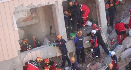Gebze’de çöken binanın 2012’de yapıldığı ortaya çıktı: Çökmeden önce zeminde kaymalar görülmüş