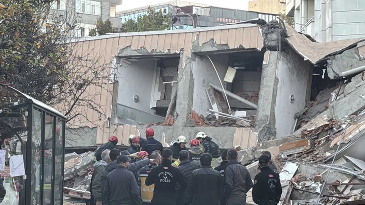 Gebze'de yıkılan binadan ilk ses geldi: Zamanla yarış devam ediyor! haberinin görseli