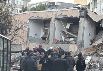 Gebze'de yıkılan binadan ilk ses geldi: Zamanla yarış devam ediyor!