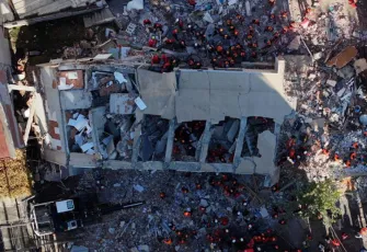 Gebze'deki çöken binadan sevindirici haber : 1 kişiye sağ ulaşıldı!
