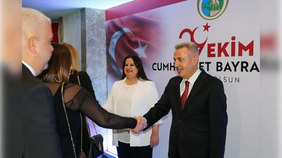 İzmir’de Cumhuriyet’in 102. yılı coşkuyla kutlandı haberinin görseli