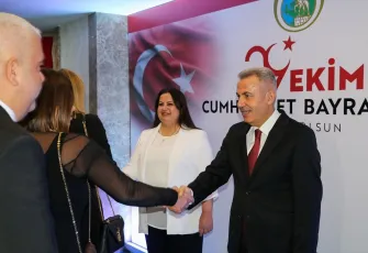 İzmir’de Cumhuriyet’in 102. yılı coşkuyla kutlandı