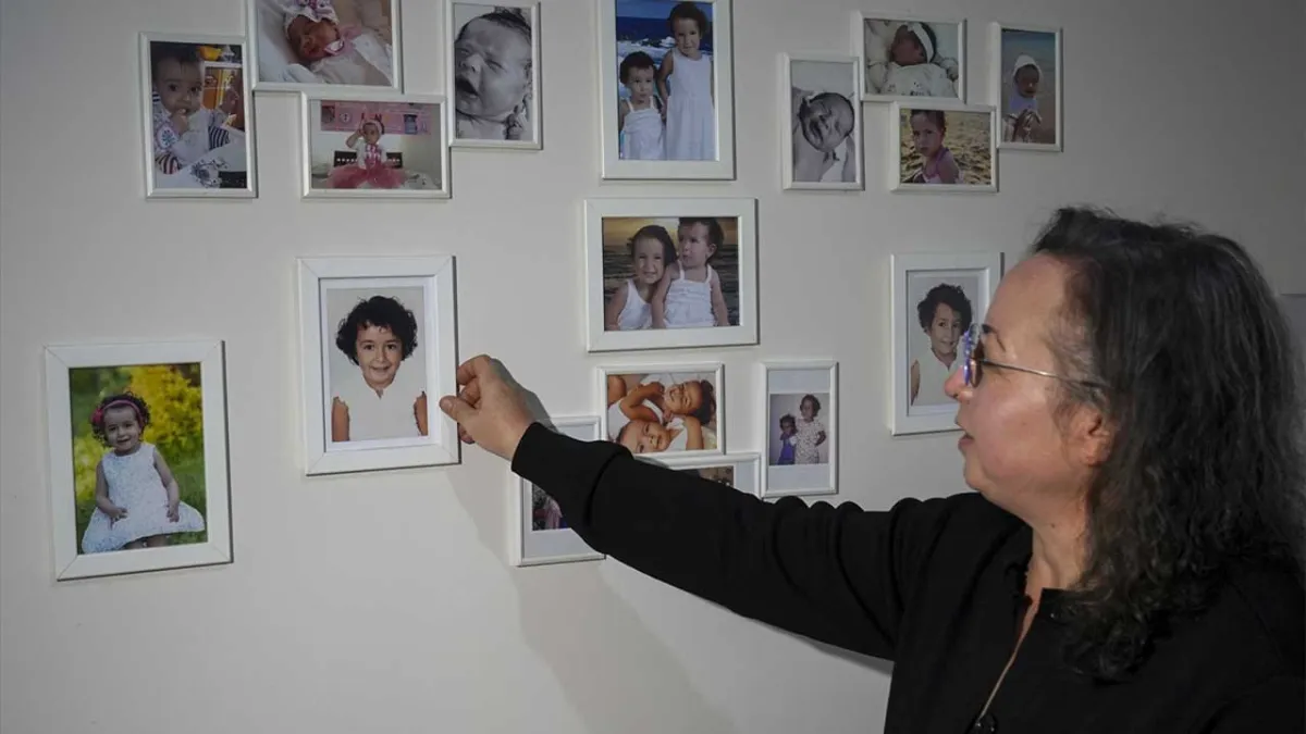 İzmir depreminde kızlarını kaybeden anne, çocuklara depremi hikayeyle anlatıyor haberinin görseli